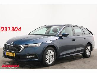 Vaurioauto  passenger cars Skoda Octavia Combi 1.0 TSI Business Edition Virtual Apple/Android LRHZ Cruise SHZ 2023/9