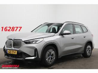 Vrakbiler auto BMW iX1 xDrive30 67 kWh LED ACC Apple/Android Camera SHZ 2025/1