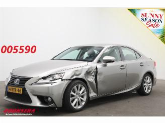 krockskadad bil auto Lexus IS 300h Business Line Pro Leder Navi Clima Cruise Camera SHZ PDC 2014/10