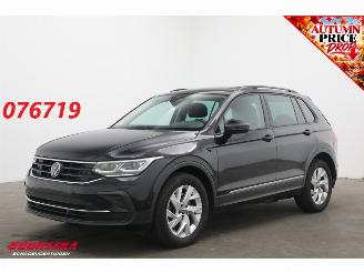 Vaurioauto  passenger cars Volkswagen Tiguan 2.0 TSI DSG 4Motion Pano Schuif/kantel ACC Clima Navi SHZ Apple/Android Camera PDC 2023/7
