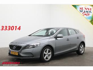 Unfallwagen Volvo V-40 2.0 T2 Nordic+ Cruise Clima Navi Bluetooth SHZ PDC 2016/2