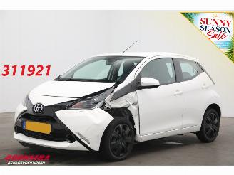 uszkodzony samochody osobowe Toyota Aygo 1.0 VVT-i x-play Apple/Android Airco Cruise Camera 2018/1