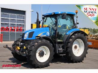 škoda strojů New Holland  T6020 ELITE BY 2012 8.421 Uur BY 2012 8.421 Uur 2012/6
