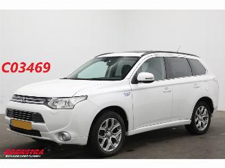 Damaged car Mitsubishi Outlander 2.0 PHEV instyle 4WD Schuif/kantel Navi Clima Leder SHZ Camera PDC AHK 2014/9