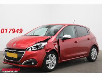 Schadeauto Peugeot 208 1.2 PureTech Signature Cruise Navi Airco Apple/Android PDC 2019/5