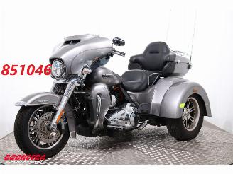 krockskadad bil auto Harley-Davidson Puma FLHTCUTG Tri Glide Ultra Classic 5HD! LED ABS Cruise Reverse 28.802 km! 2016/7