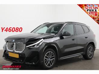 Voiture accidenté BMW iX1 eDrive20 67 kWh M Sport Pano ACC AHK Navi Clima SHZ Apple/Android Camera PDC 2024/3