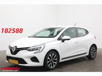 Damaged car Renault Clio 1.0 TCe Zen Airco PDC Cruise LMV Apple Carplay/Androidauto 2021/8