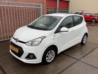 Coche siniestrado Hyundai I-10 i10 (B5), Hatchback, 2013 / 2019 1.0 12V 2014/2