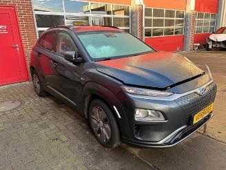 Vrakbiler auto Hyundai Kona Kona (OS), SUV, 2017 / 2023 39 kWh 2020/10