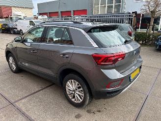 Volkswagen T-Roc  picture 3