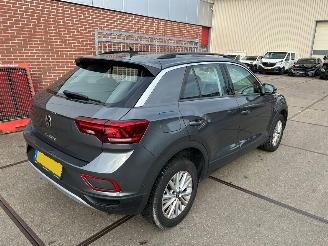 Volkswagen T-Roc  picture 2