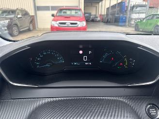Peugeot 208  picture 7