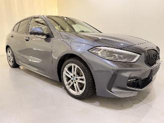 skadebil auto BMW 1-serie 118i M Sport Edition Pano 2021/4