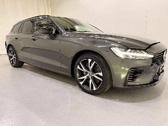 Schadeauto Volvo V-60 2.0 T8 Recharge PHEV R Design AWD 2020/10