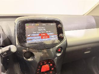 Toyota Aygo 1.0 VVT-i x-clusiv Cabrio Clima picture 23