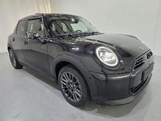 Damaged car Mini Cooper C Classic Trim 1.5 115Kw Bjr.2025 2025/6