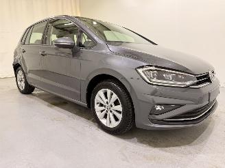 uszkodzony samochody osobowe Volkswagen Golf Sportsvan VII 1.0 TSI Aut7 Comfort 2019/4