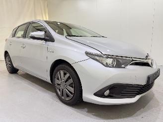 Vaurioauto  passenger cars Toyota Auris HB 1.8 Hybrid Comfort Dynamic 2016/10