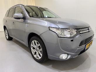 uszkodzony samochody osobowe Mitsubishi Outlander 2.0 PHEV Instyle Aut. Navi/Clima 2014/2