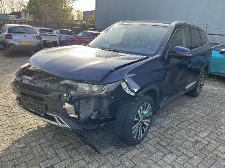 Vaurioauto  passenger cars Mitsubishi Outlander 2.0 Limited Automaat 2WD 2019/10