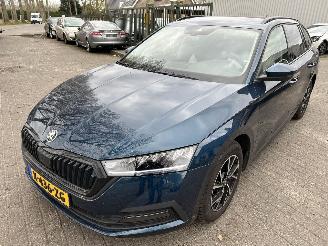 Voiture accidenté Skoda Octavia Combi  1.0 TSI Business Edition 2024/2