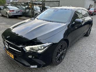 Schadeauto Mercedes Cla-klasse 200 D  Shooting Break  Automaat 2020/1