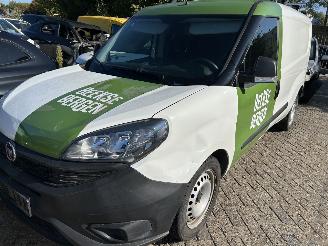 krockskadad bil bedrijf Fiat Doblo Maxi  1.6 MJ   ( 31059 Km ) 2021/8