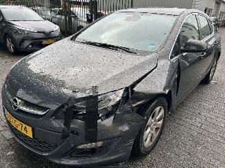 krockskadad bil auto Opel Astra 1.4 Edition  5 Drs 2015/3