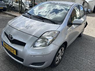 Toyota Yaris 1.0 VVT-I  Cool picture 1