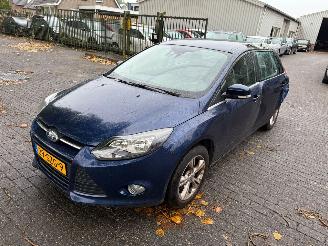 krockskadad bil auto Ford Focus 1.6 Stationcar 2012/1