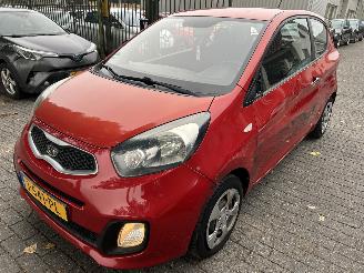 krockskadad bil auto Kia Picanto 1.0   3 Drs 2012/12