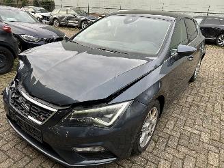 Damaged car Seat Leon 2.0 TDI  Automaat FR uitvoerring  5 Drs Panoramadak 2019/2