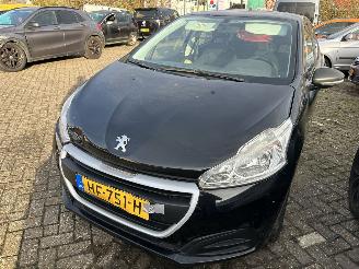 skadebil auto Peugeot 208 1.0 PureTech Access 2015/10