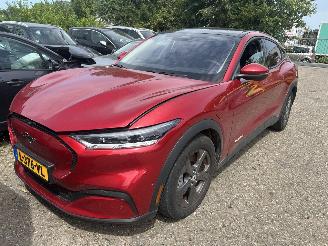 krockskadad bil auto Ford Mustang Mach-e  2021/8