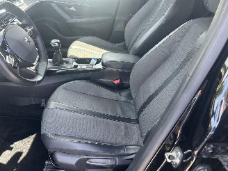 Peugeot 2008 1.2 PureTech  Allure Pack picture 9