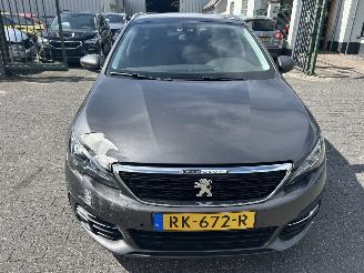 Peugeot 308 SW 1.2 PureTech picture 2