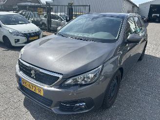 damaged passenger cars Peugeot 308 SW 1.2 PureTech 2017/12