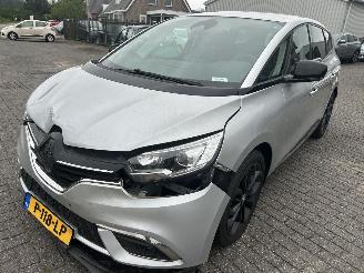 krockskadad bil auto Renault Grand-scenic 1.3 TCe Limited  7 persoons 2021/7