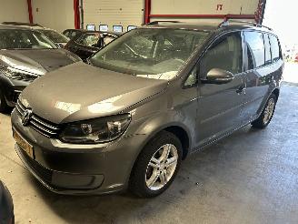 skadebil auto Volkswagen Touran 1.2 TSI  Trendline Bluemotion    (  7 persoons ) 2012/1