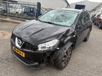 damaged passenger cars Nissan Qashqai 1.6 2011/4