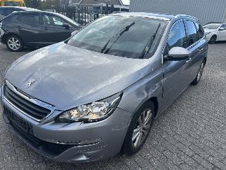 Vaurioauto  passenger cars Peugeot 308 SW  1.2 Pure Tech Exclusive 2015/11