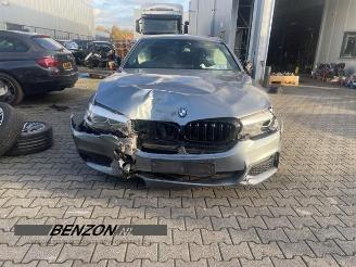 Vrakbiler auto BMW 5-serie 5 serie (G30), Sedan, 2016 530d xDrive 3.0 TwinPower Turbo 24V 2018/11