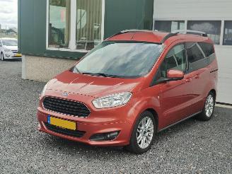 krockskadad bil auto Ford Tourneo Courier 1.0 Titanium Clima 2015/1