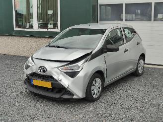 damaged passenger cars Toyota Aygo 1.0 VVT-i  X-fun 2021/9