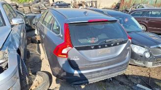 Vrakbiler auto Volvo V-60 V60 I (FW/GW), Combi, 2010 / 2018 2.0 D2 16V 2015
