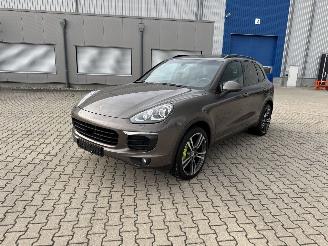 Porsche Cayenne S E-HYBRID Panorama Xenon Leder Voll picture 1