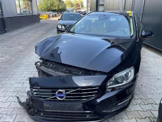 Coche siniestrado Volvo V-60 V60 I (FW/GW), Combi, 2010 / 2018 2.4 D6 20V Plug-in Hybrid AWD 2015