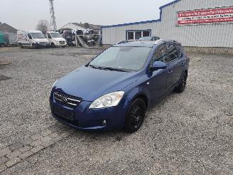 Uttjänta bilar auto Kia Cee d SW 2.0 CRDi Blau A8 Onderdelen U28J Bak 2008/9