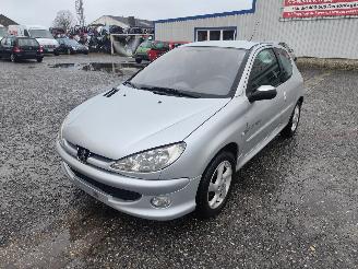 Sloopauto Peugeot 206 1.6 16V Zilver EZRC Onderdelen NFU Motor 2003/6